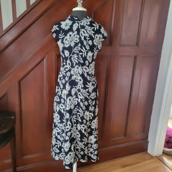 Talbots Petites Pure Silk Blue & White Floral Dress Size 6 - Picture 2 of 5